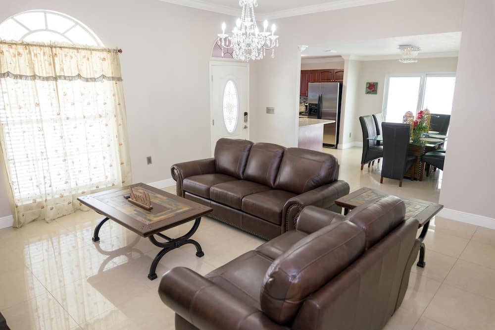 Photo of Livingroom in Egypt Lake-Leto