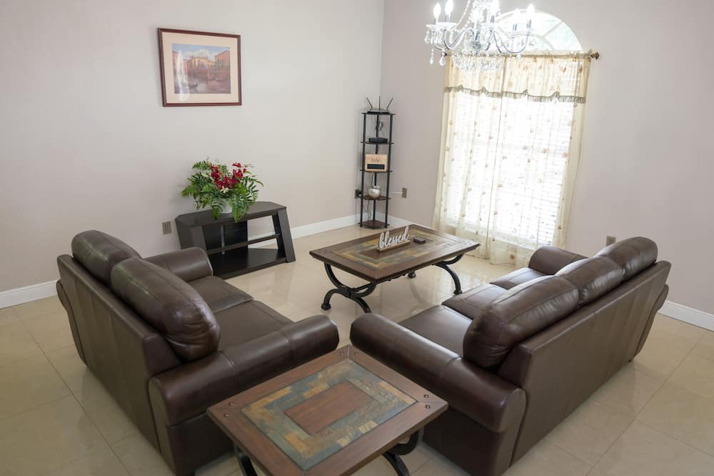 Photo of Livingroom in Egypt Lake-Leto