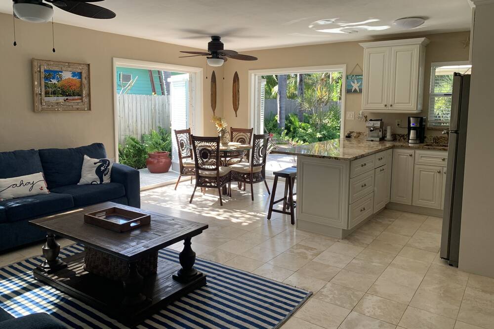 Photo of Livingroom in Midtown