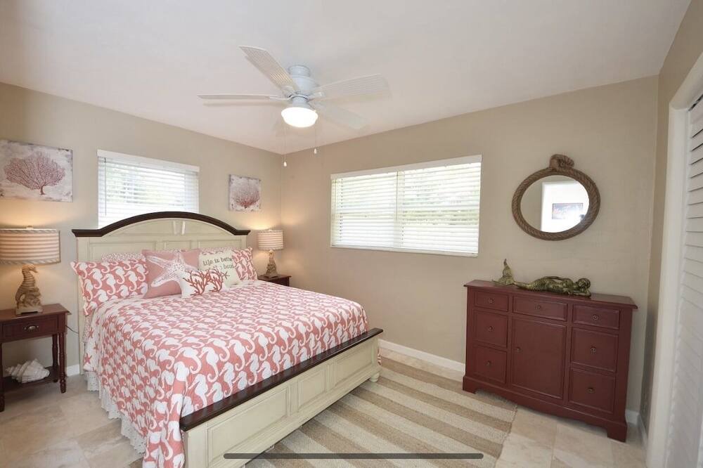 Photo of Bedroom in Midtown