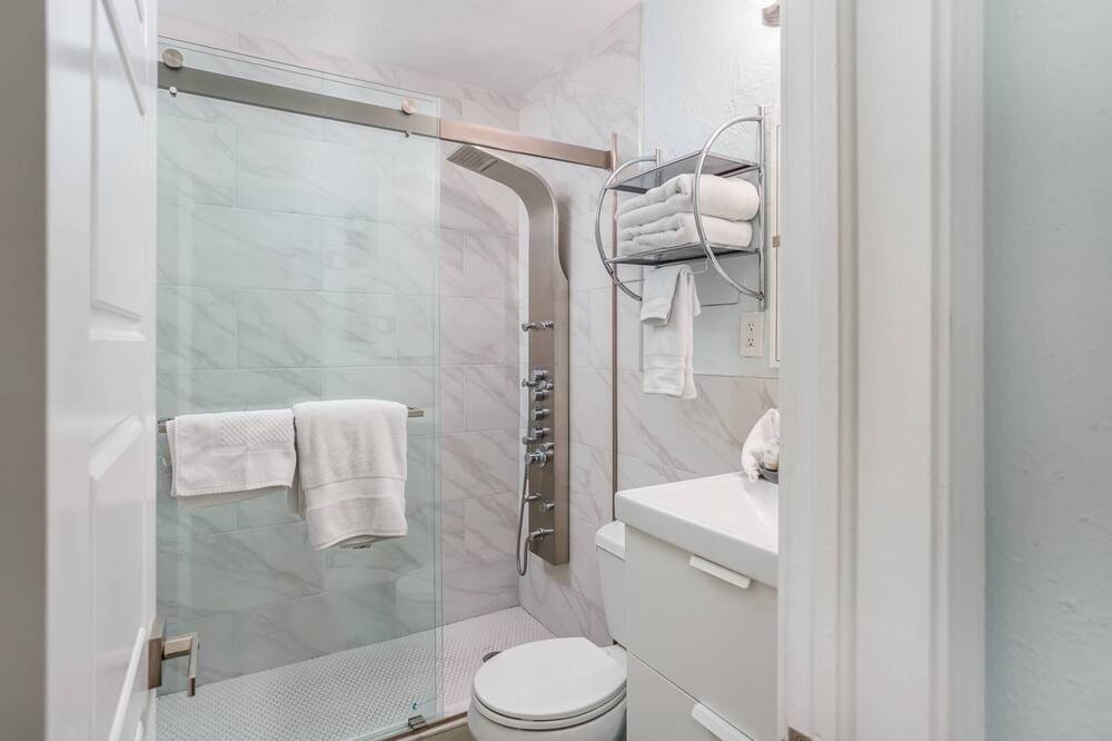 Photo of Bathroom in Arlington Park