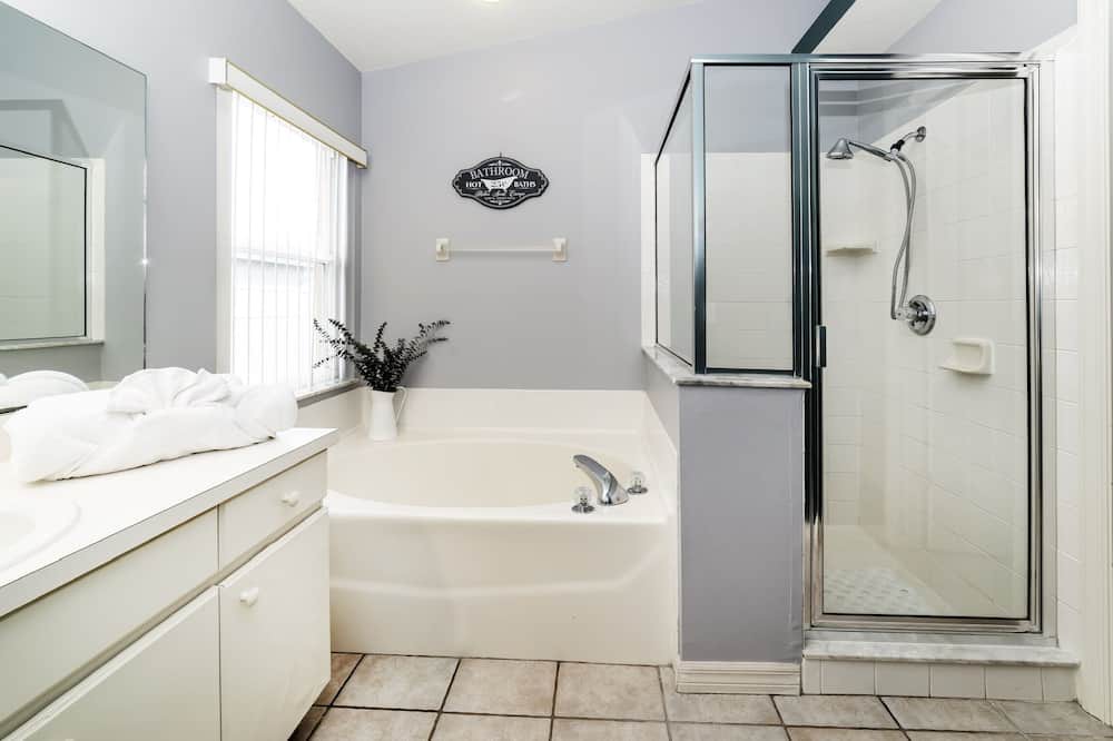 Photo of Bathroom in Land O' Lakes