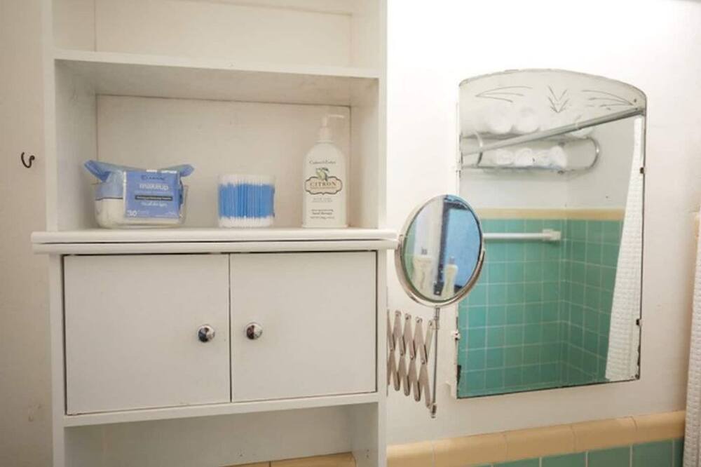 Photo of Bathroom in El Portal