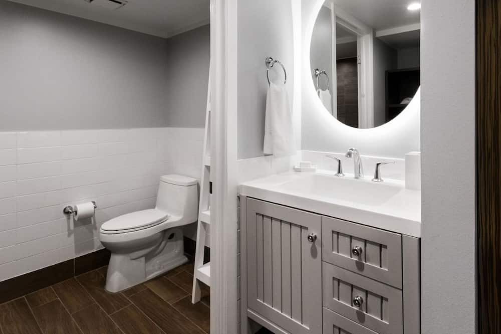 Photo of Bathroom in Marathon