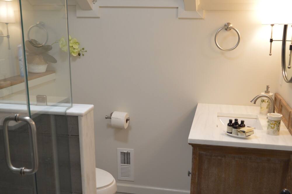 Photo of Bathroom in Glenville