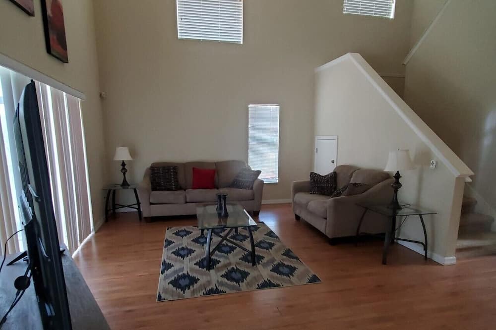 Photo of Livingroom in Lake Wilson Preserve
