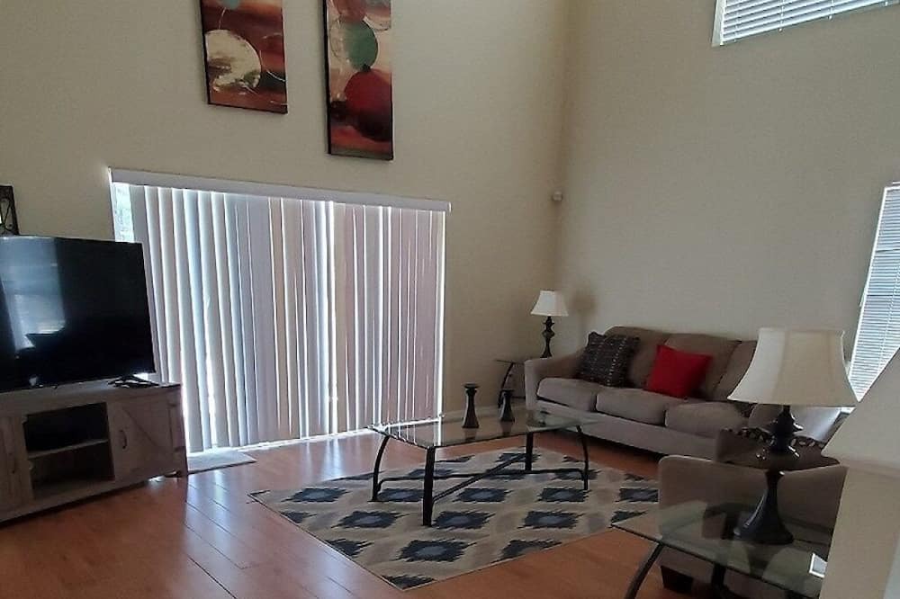 Photo of Livingroom in Lake Wilson Preserve