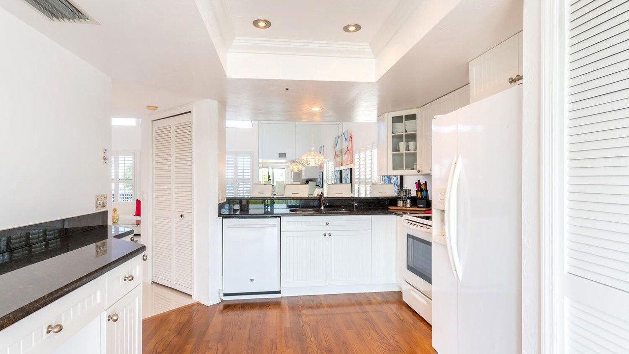 Photo of Kitchen in Mid Island