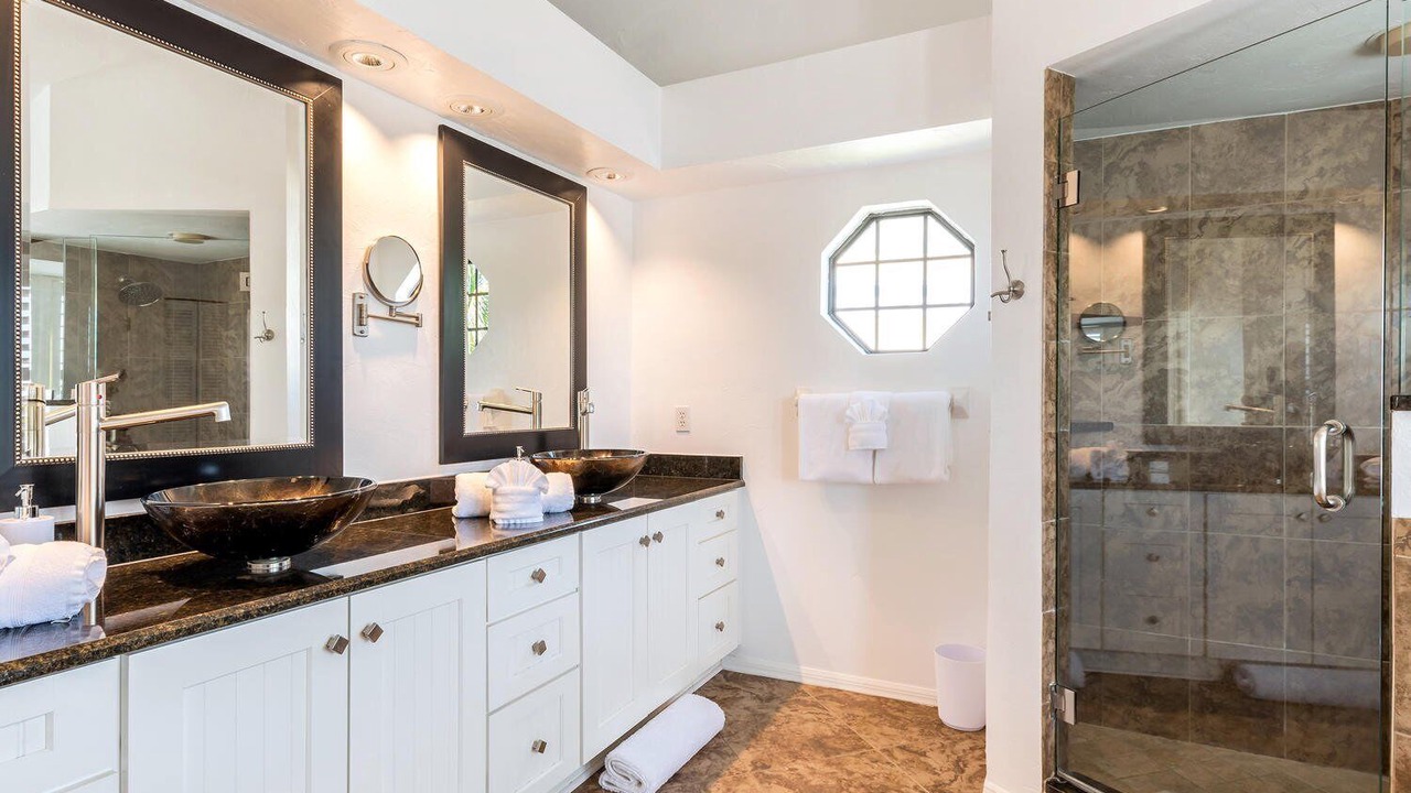Photo of Bathroom in Mid Island