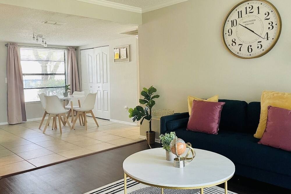 Photo of Livingroom in St. Petersburg - Clearwater