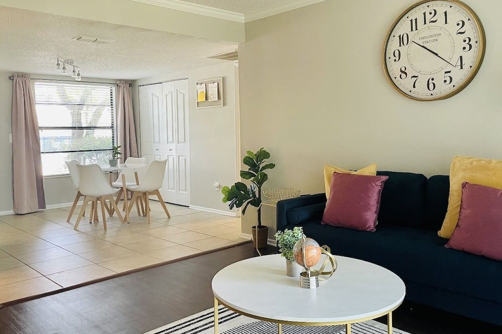 Photo of Livingroom in St. Petersburg - Clearwater