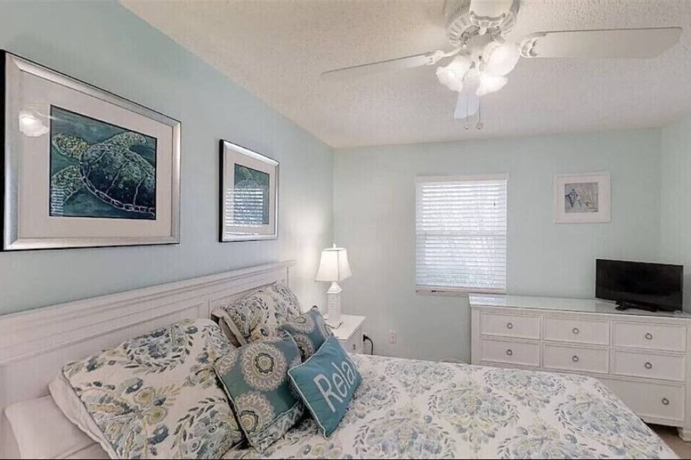 Photo of Bedroom in Surfcrest Village