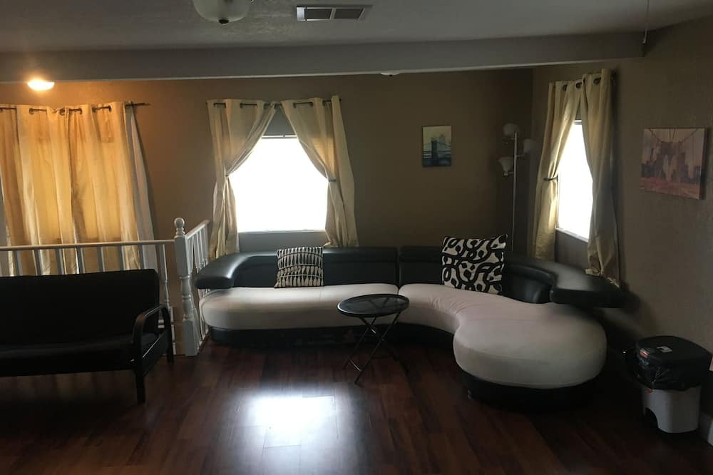 Photo of Livingroom in Lutz