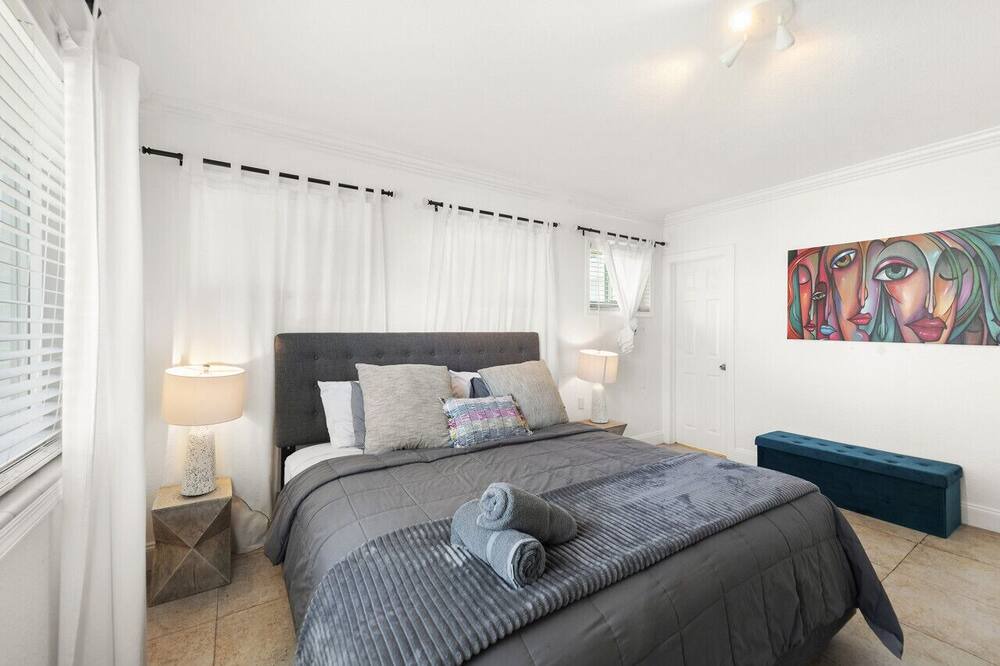 Photo of Bedroom in Biscayne Park