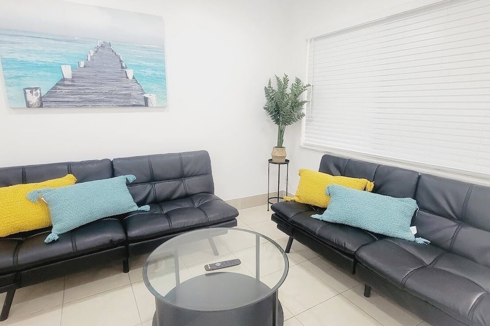 Photo of Livingroom in Sailboat Bend