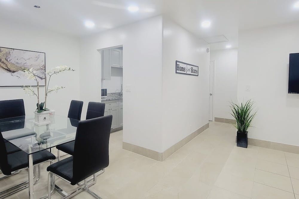 Photo of Livingroom in Sailboat Bend