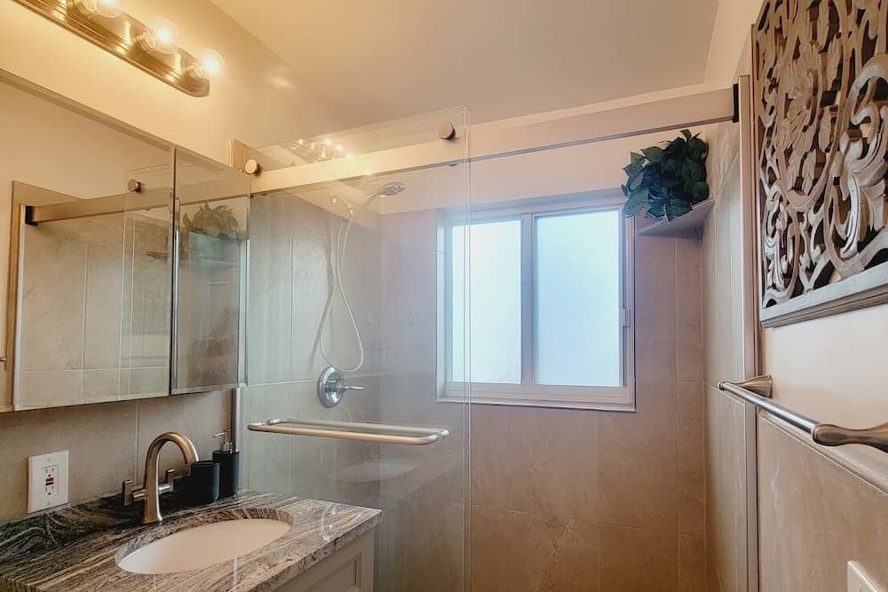 Photo of Bathroom in Sailboat Bend