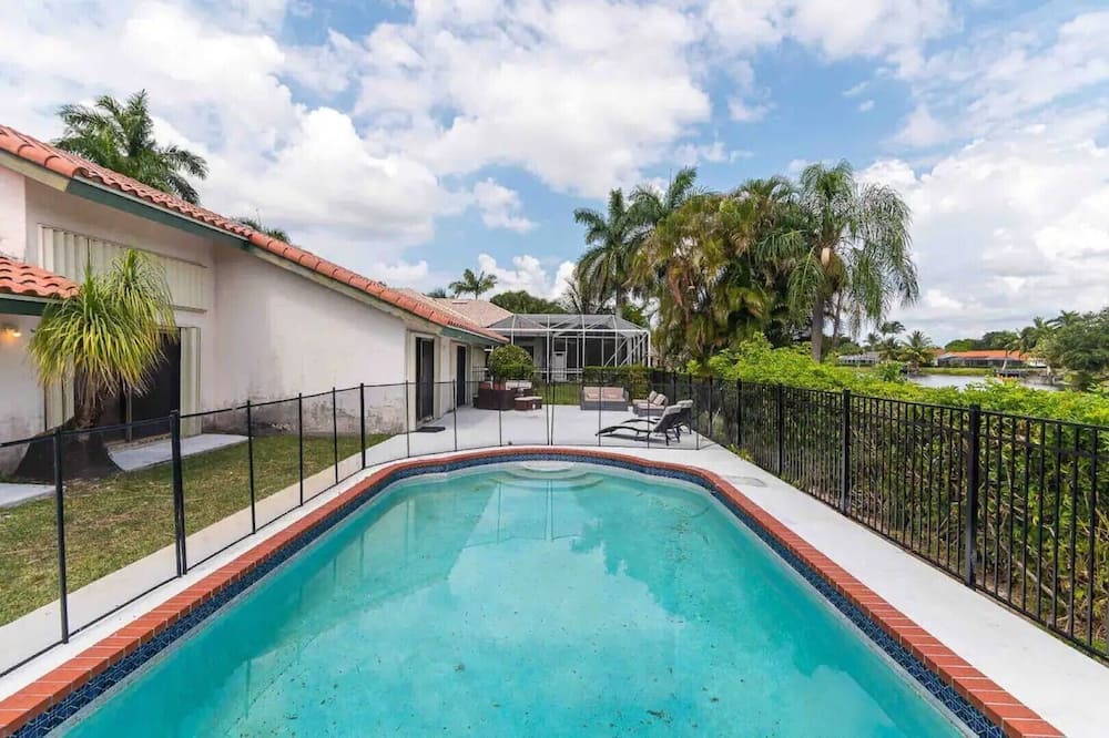 Photo of Outdoor in Greenview Shores