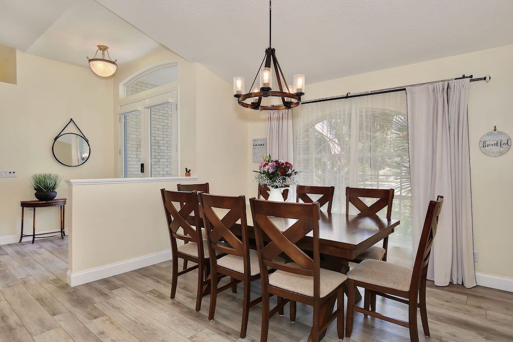 Photo of Livingroom in Longwood