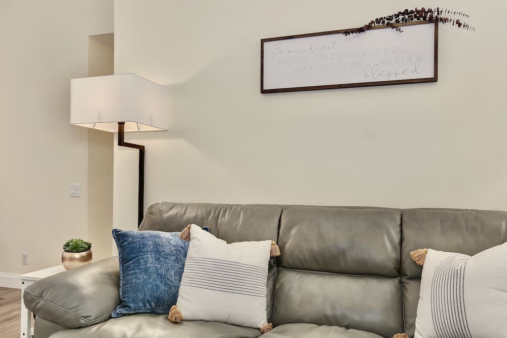 Photo of Livingroom in Longwood