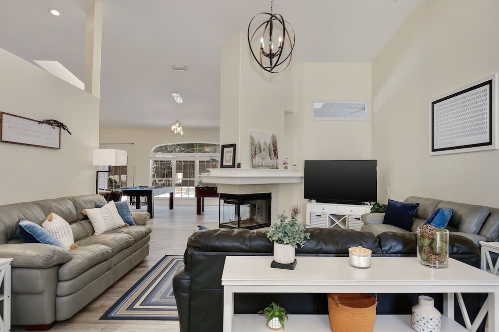 Photo of Livingroom in Longwood