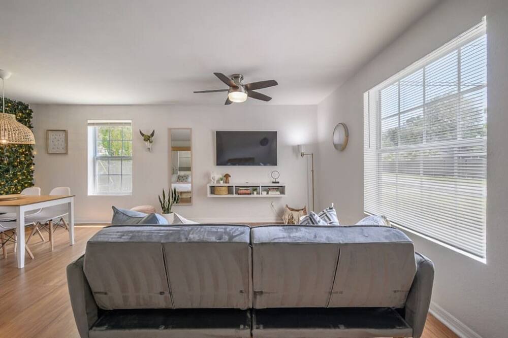 Photo of Bedroom in Riverside Heights