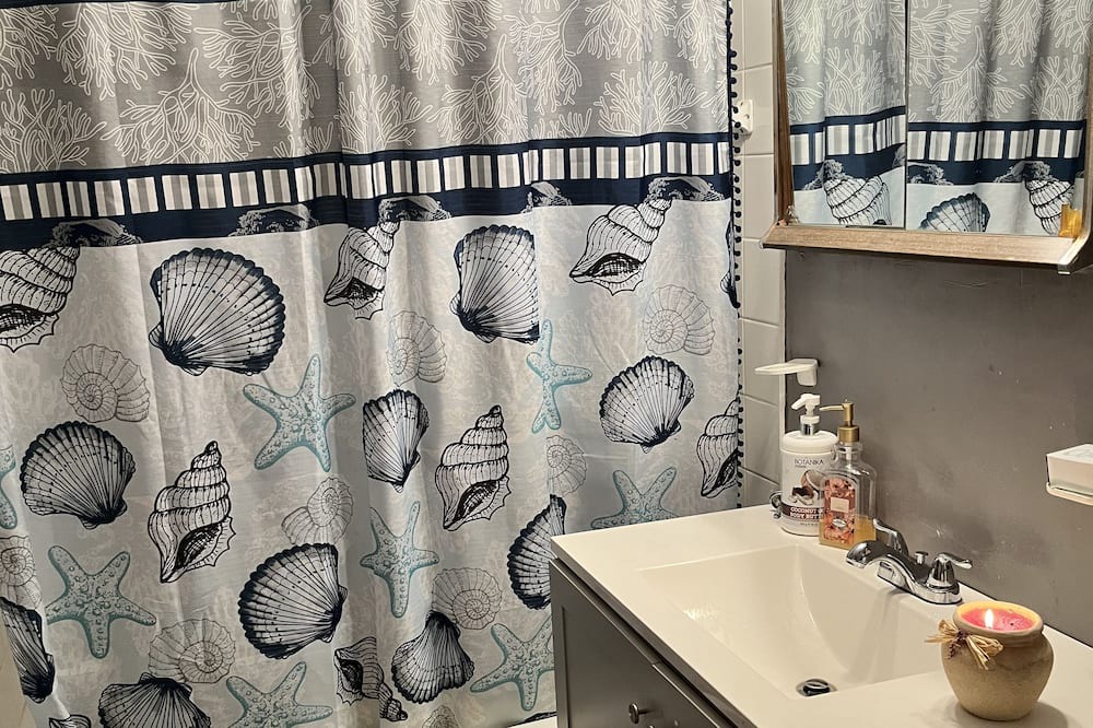Photo of Bathroom in Lauderhill