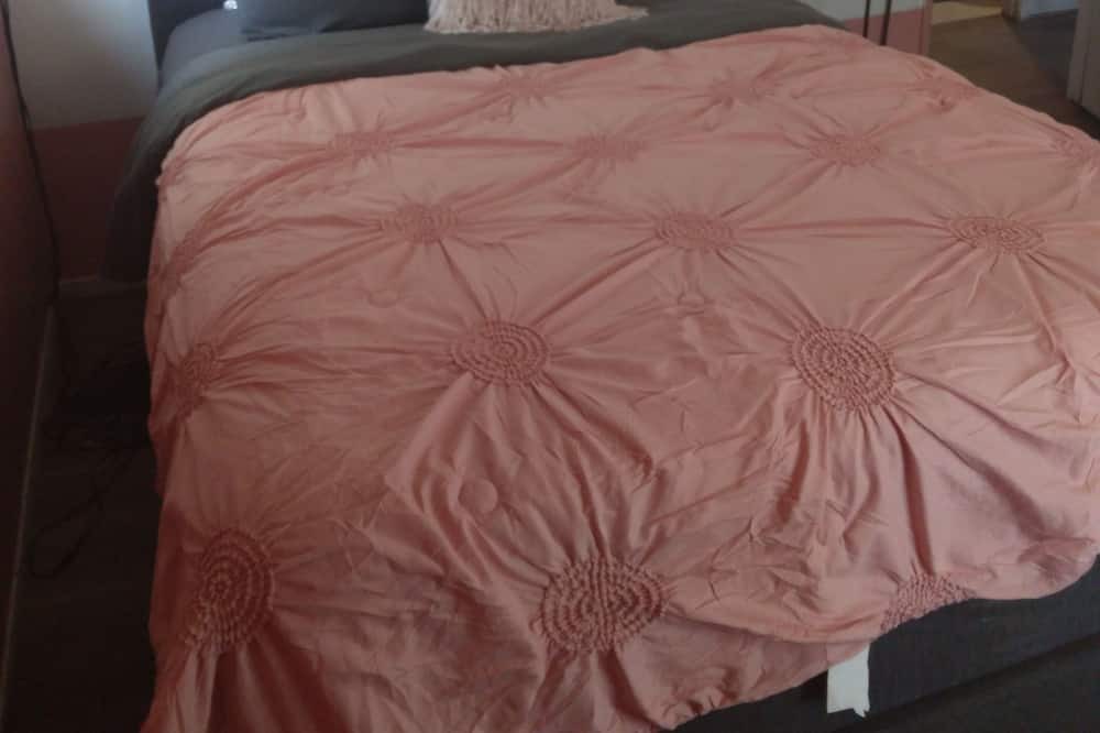 Photo of Bedroom in Lauderhill