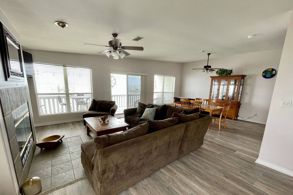 Photo of Livingroom in Gulf Breeze