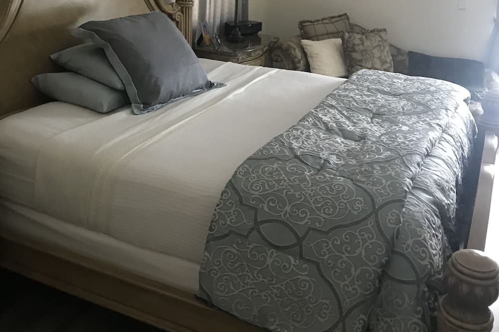 Photo of Bedroom in Pembroke Pines