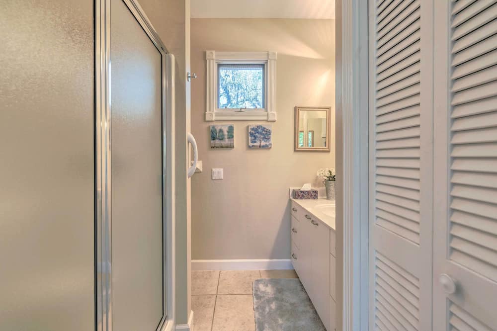 Photo of Bathroom in Bell