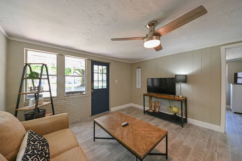 Photo of Livingroom in Port Tampa City