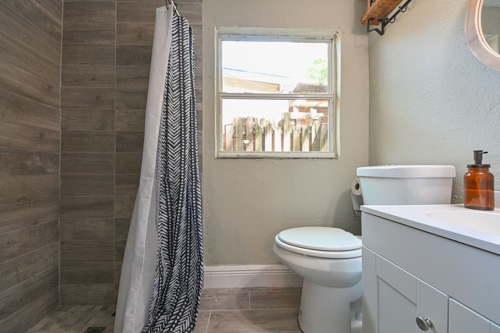Photo of Bathroom in Port Tampa City