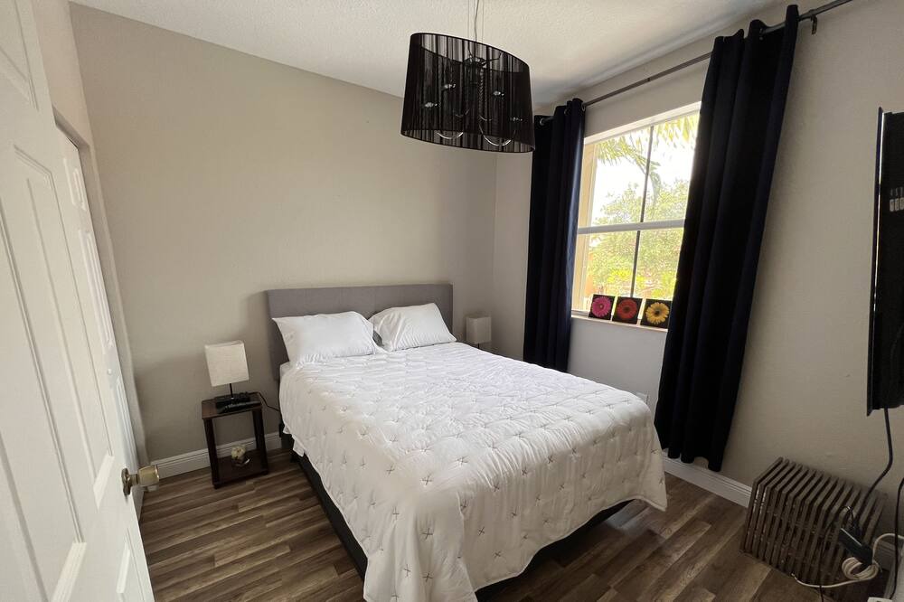 Photo of Bedroom in Pembroke Pines