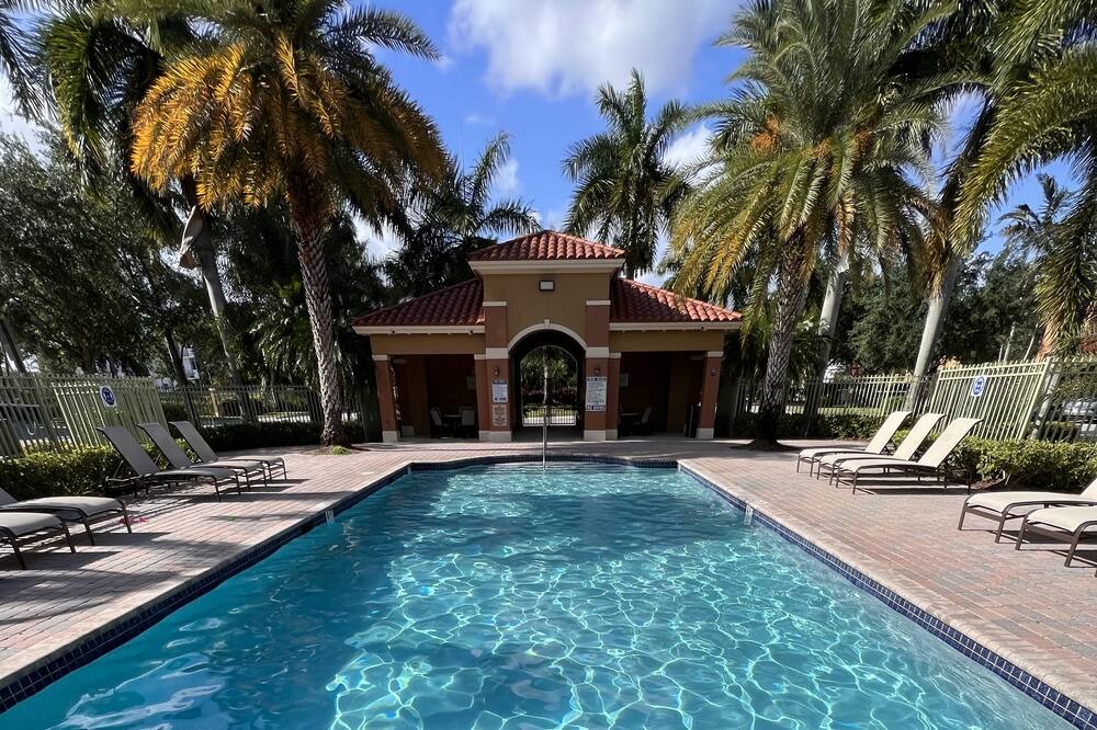 Photo of Outdoor in Pembroke Pines