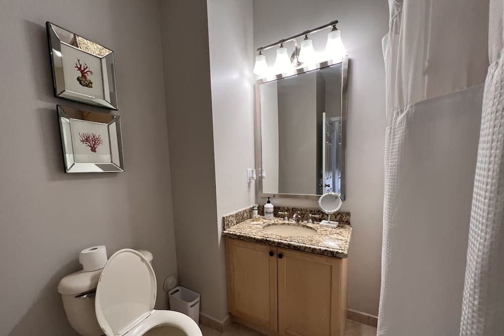 Photo of Bathroom in Pembroke Pines