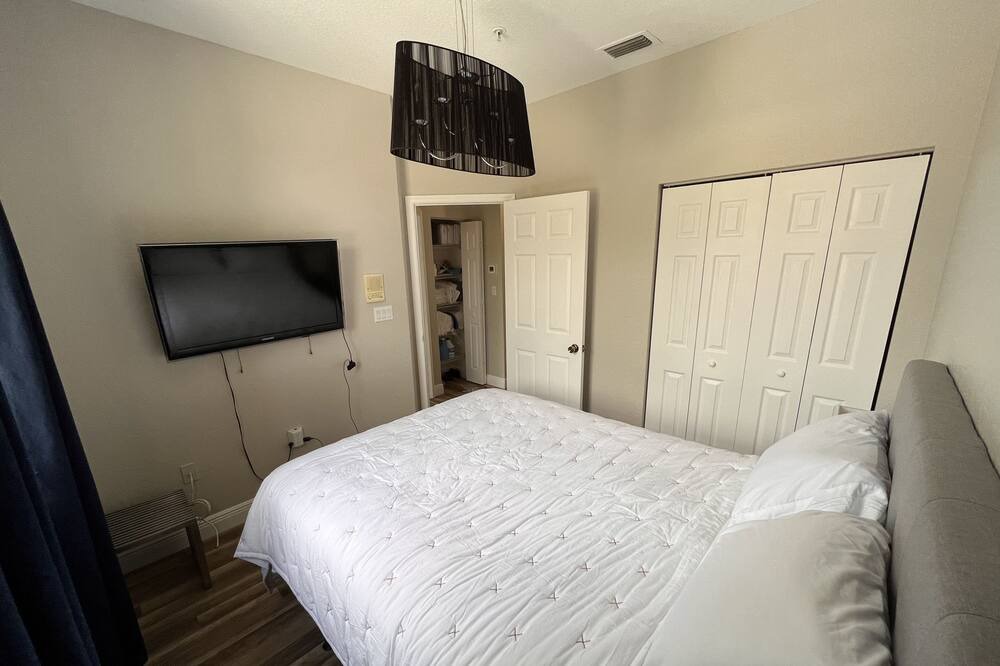 Photo of Bedroom in Pembroke Pines
