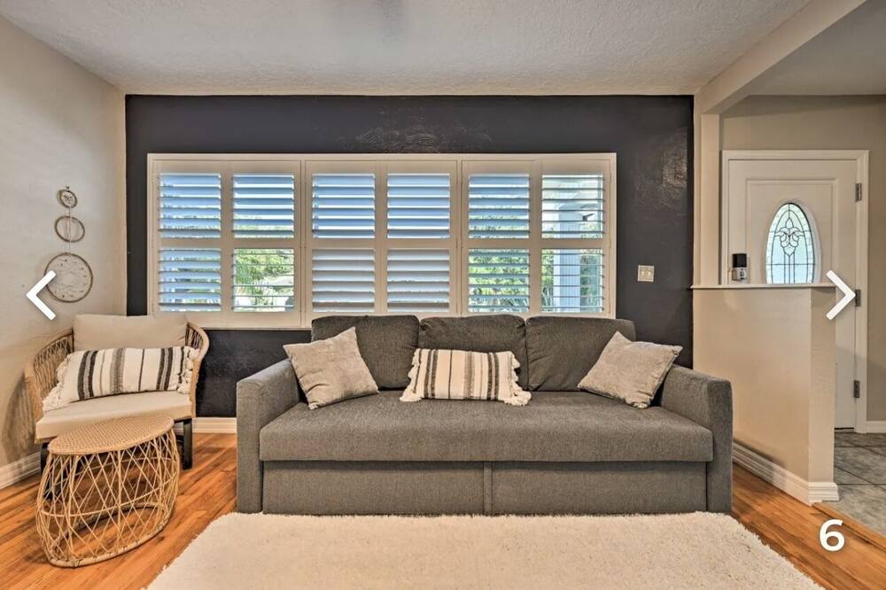 Photo of Livingroom in Oakford Park