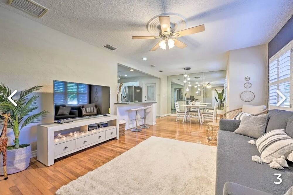 Photo of Livingroom in Oakford Park