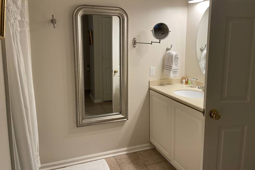 Photo of Bathroom in Beaufort