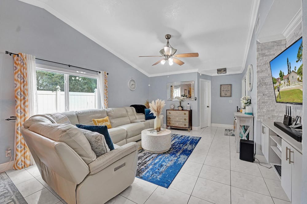 Photo of Bedroom in Lauderhill