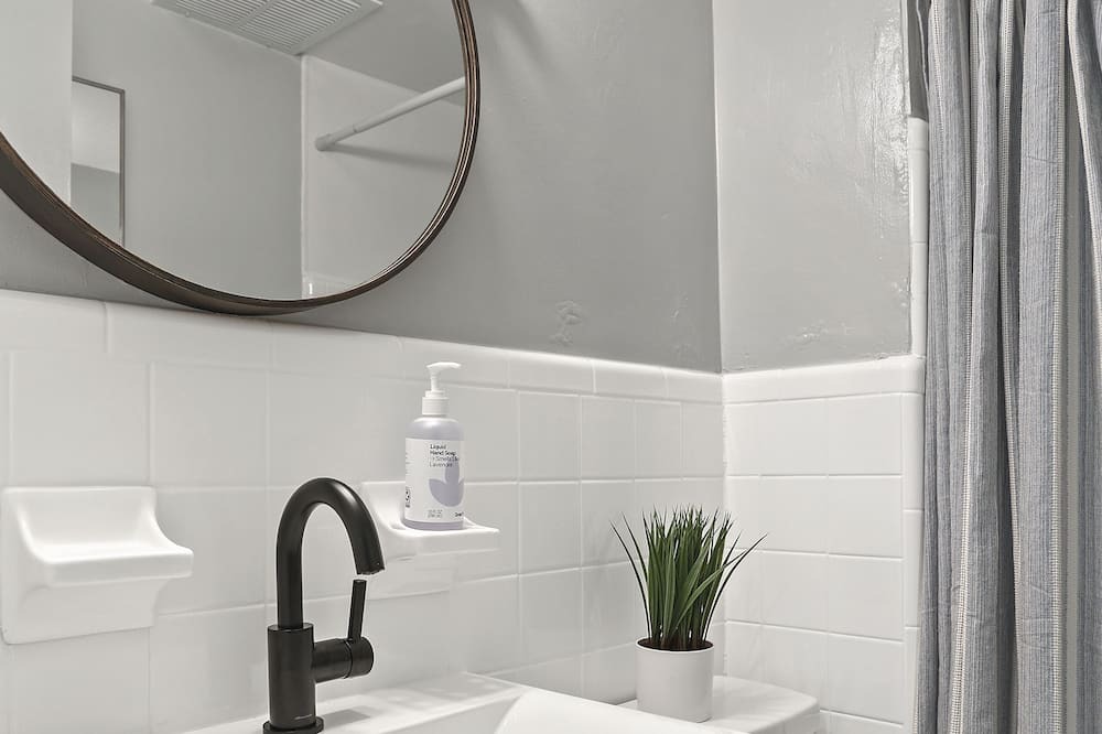 Photo of Bathroom in Bostwick Park