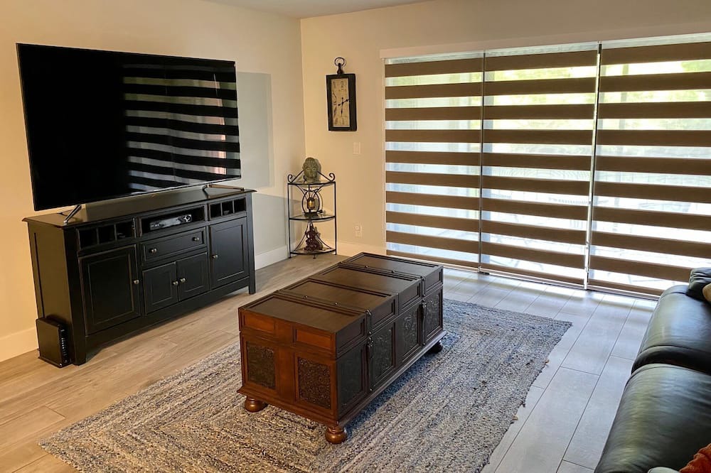 Photo of Livingroom in Weston