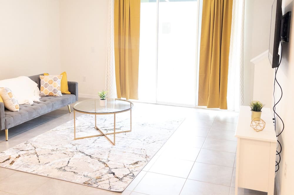 Photo of Livingroom in Wesley Chapel
