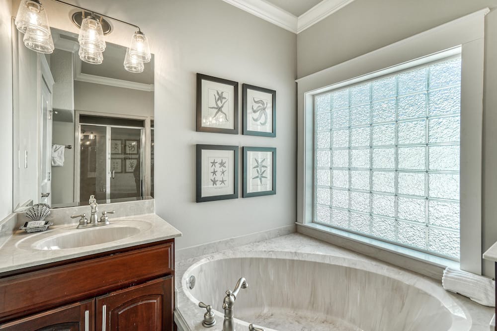 Photo of Bathroom in Seacrest Beach