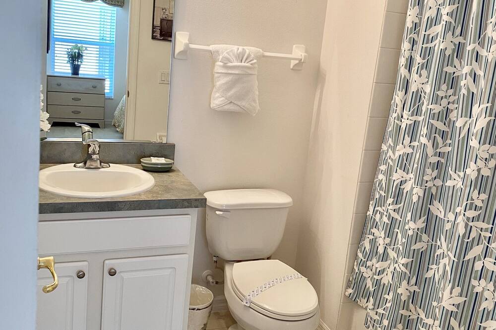 Photo of Bathroom in Highgate Park