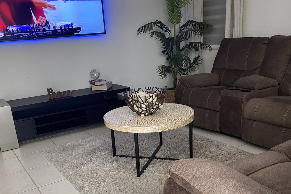 Photo of Livingroom in Kendale Lakes