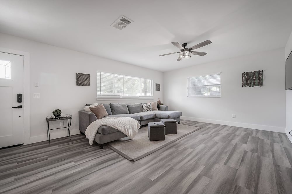Photo of Livingroom in University