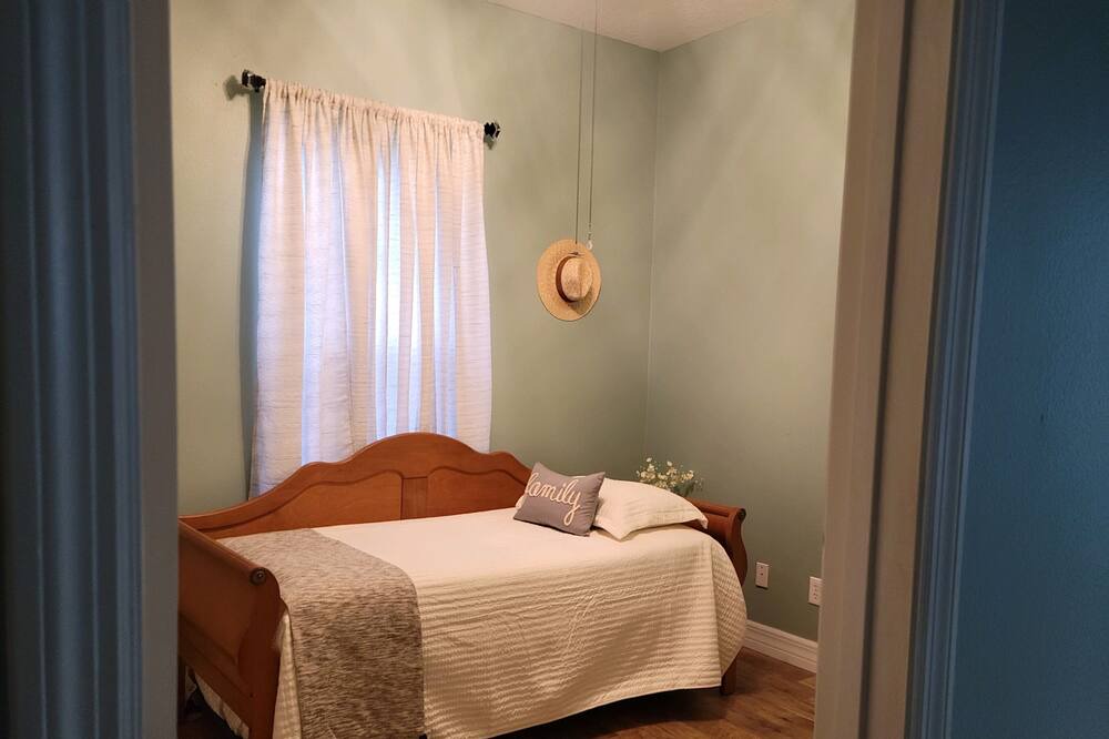 Photo of Bedroom in Summerhaven
