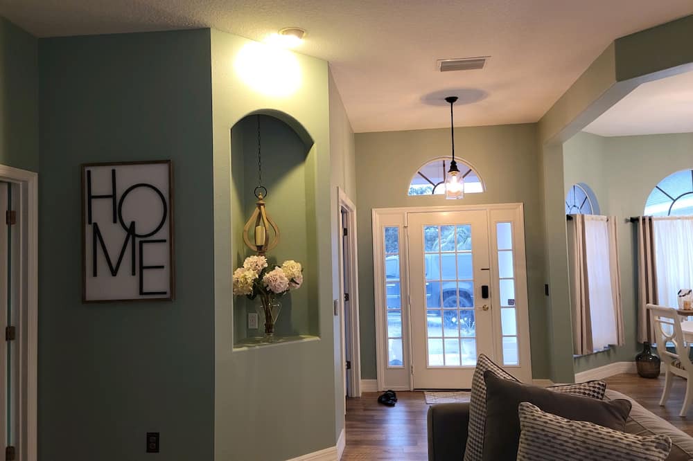 Photo of Livingroom in Summerhaven